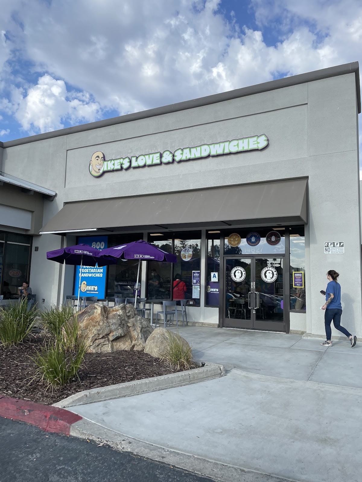 Ike's Love & Sandwiches: the place