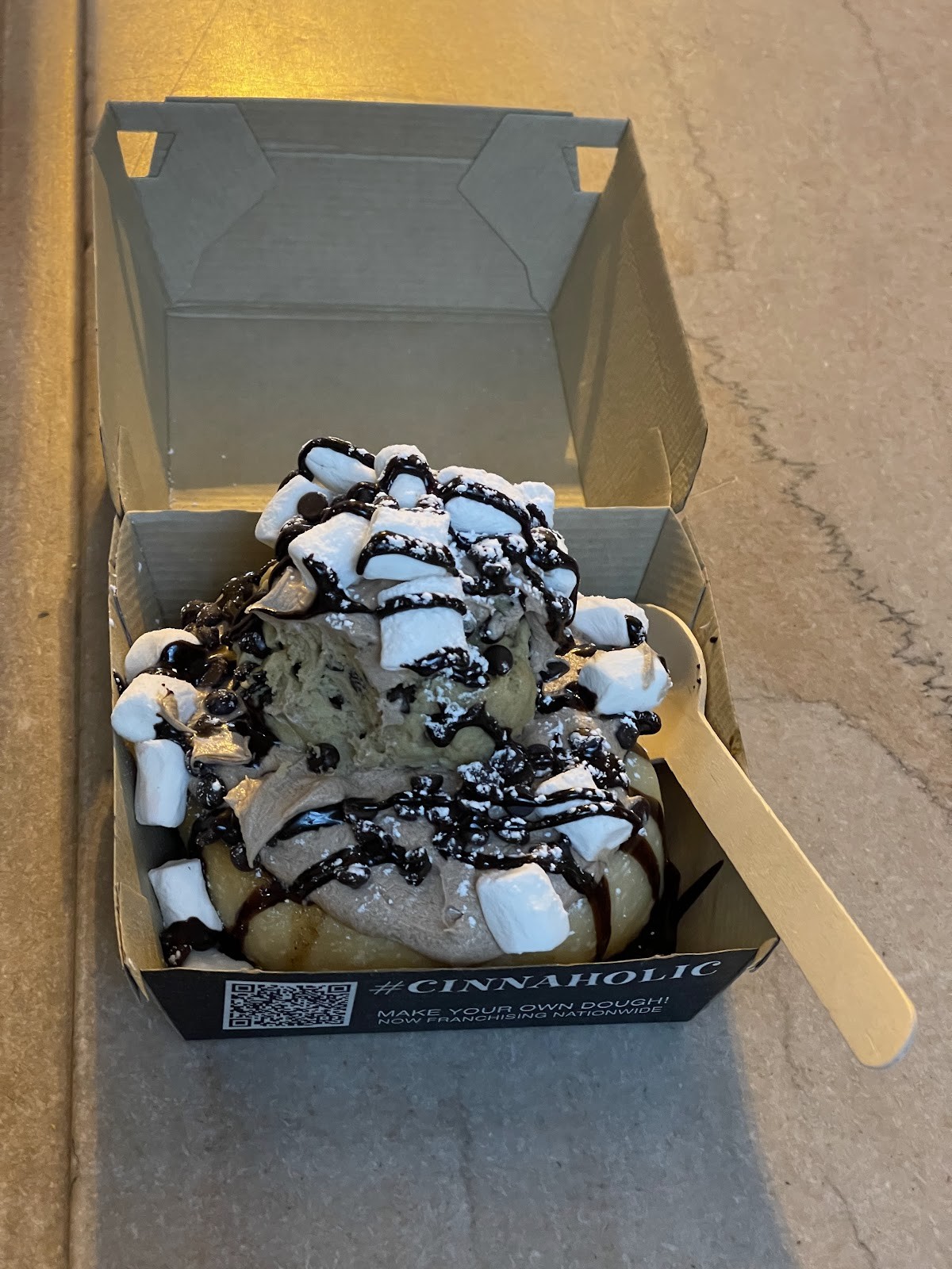 Cinnaholic: food & drinks