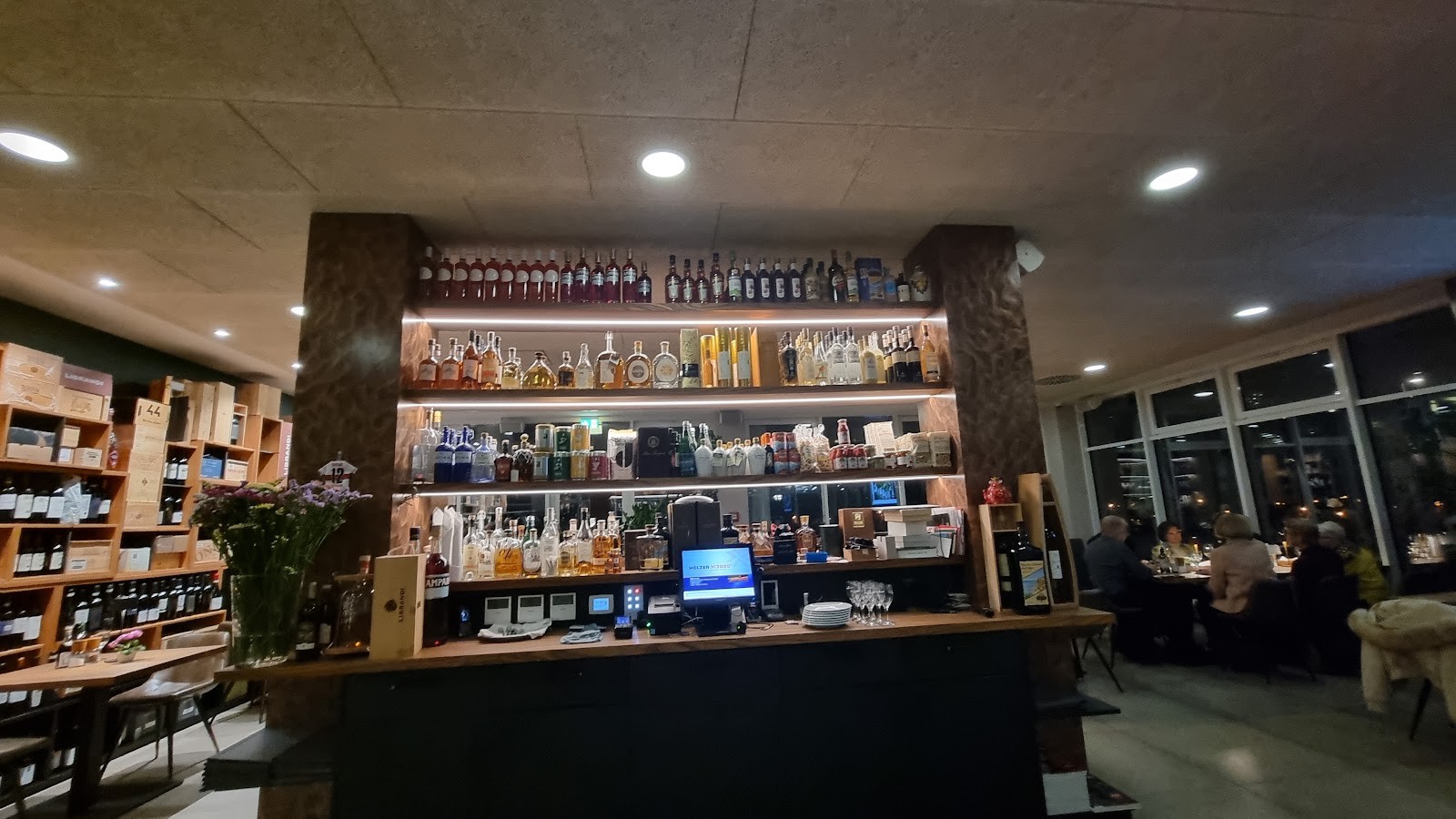 Santini: the place