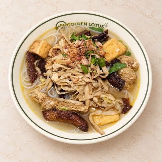 Golden Lotus Vegan Newtown: food & drinks