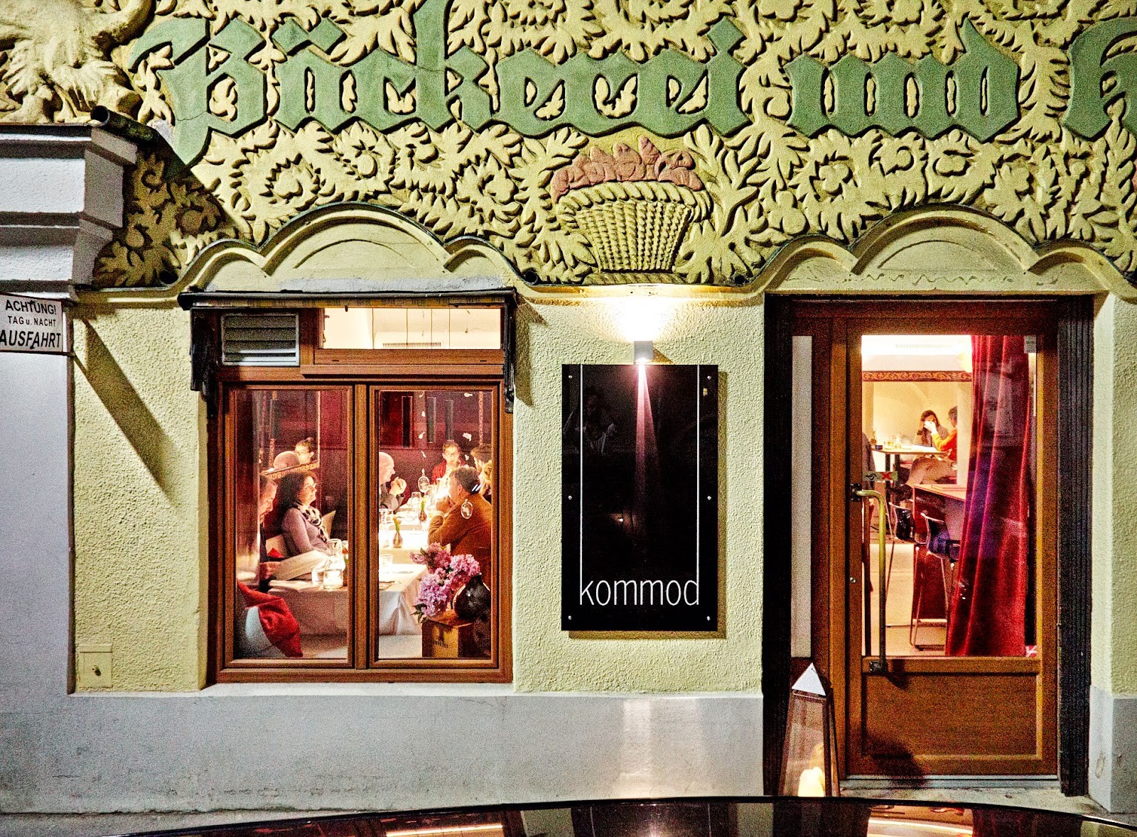 Restaurant kommod: the place