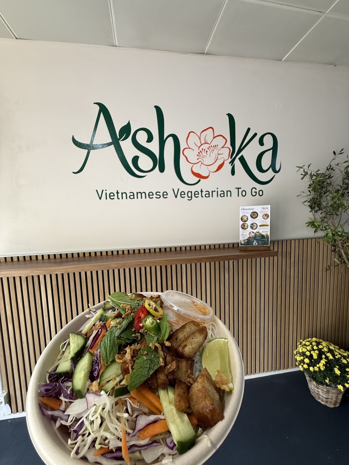 Ashoka Vegi – Vietnamesisches veganes Restaurant & Take Away Zürich 6: the place