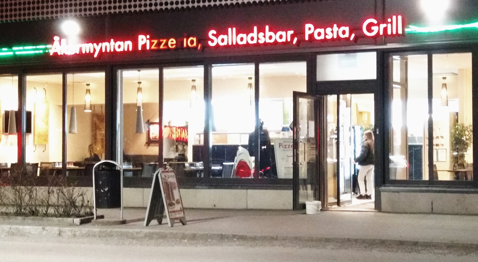 Åkermyntan Pizzeria & Salladsbar: the place