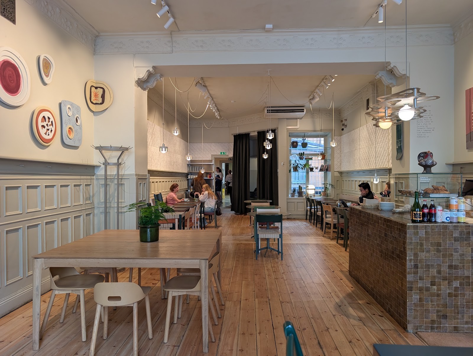 Pom & Flora: the place