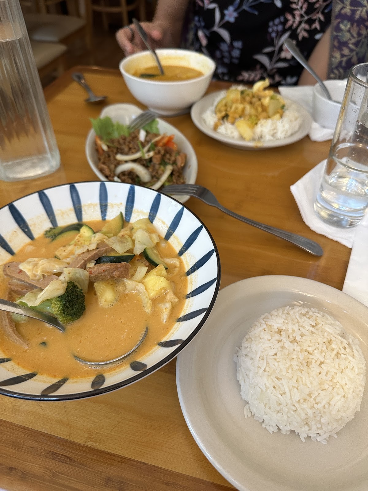May Kaidee: food & drinks