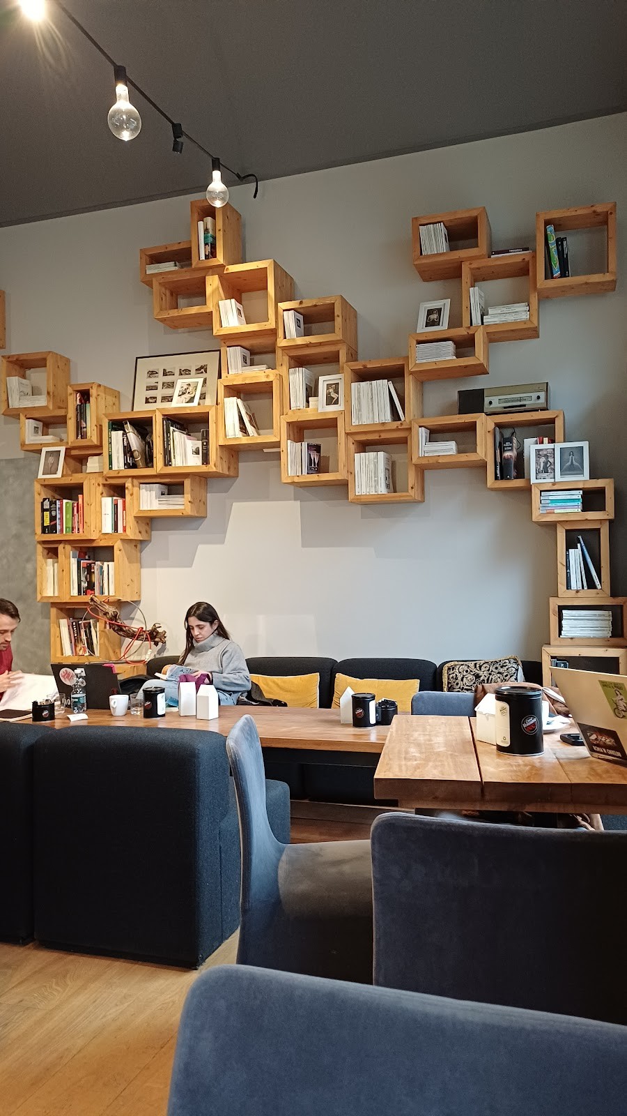 Café BLOOM: the place