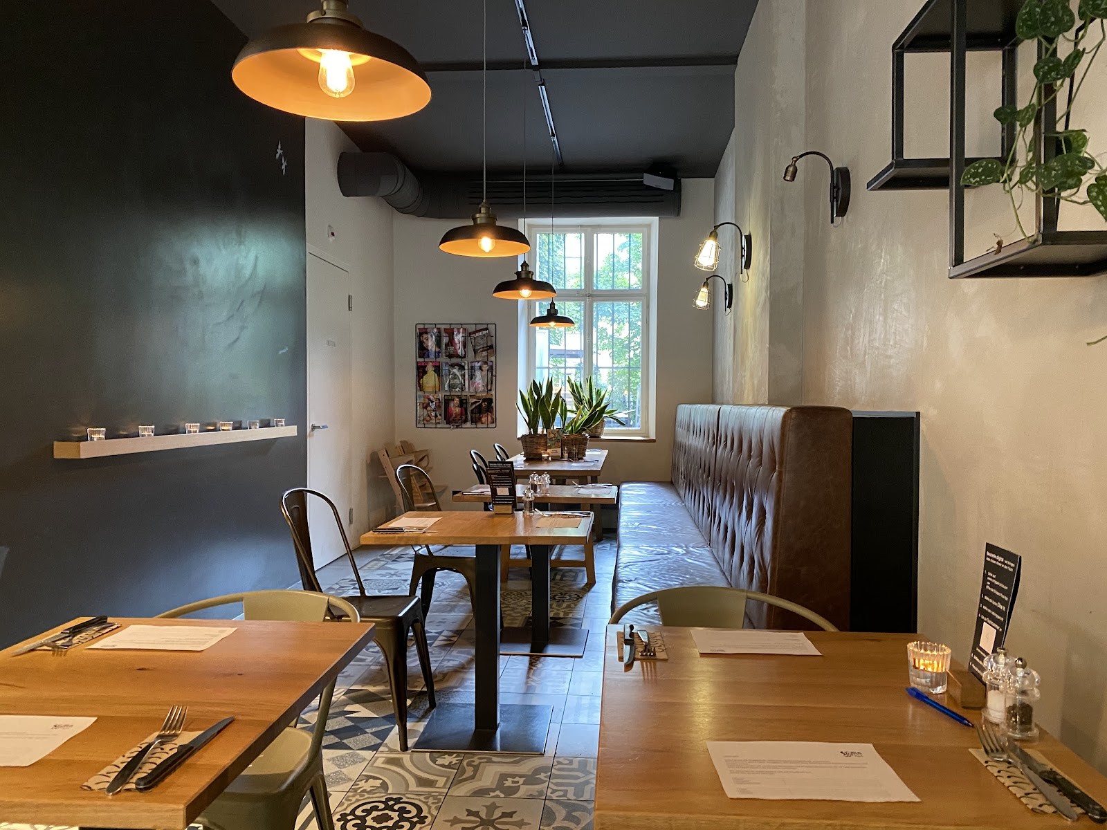 Stripped Pizza Seefeld: the place