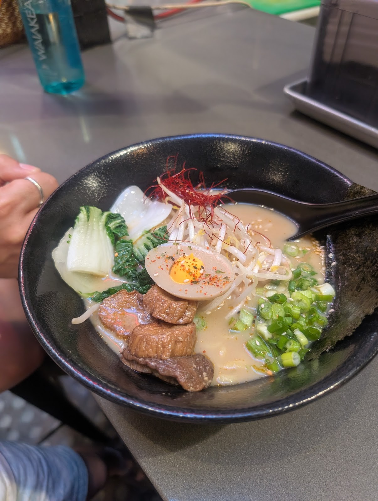 Ramen Hood: food & drinks