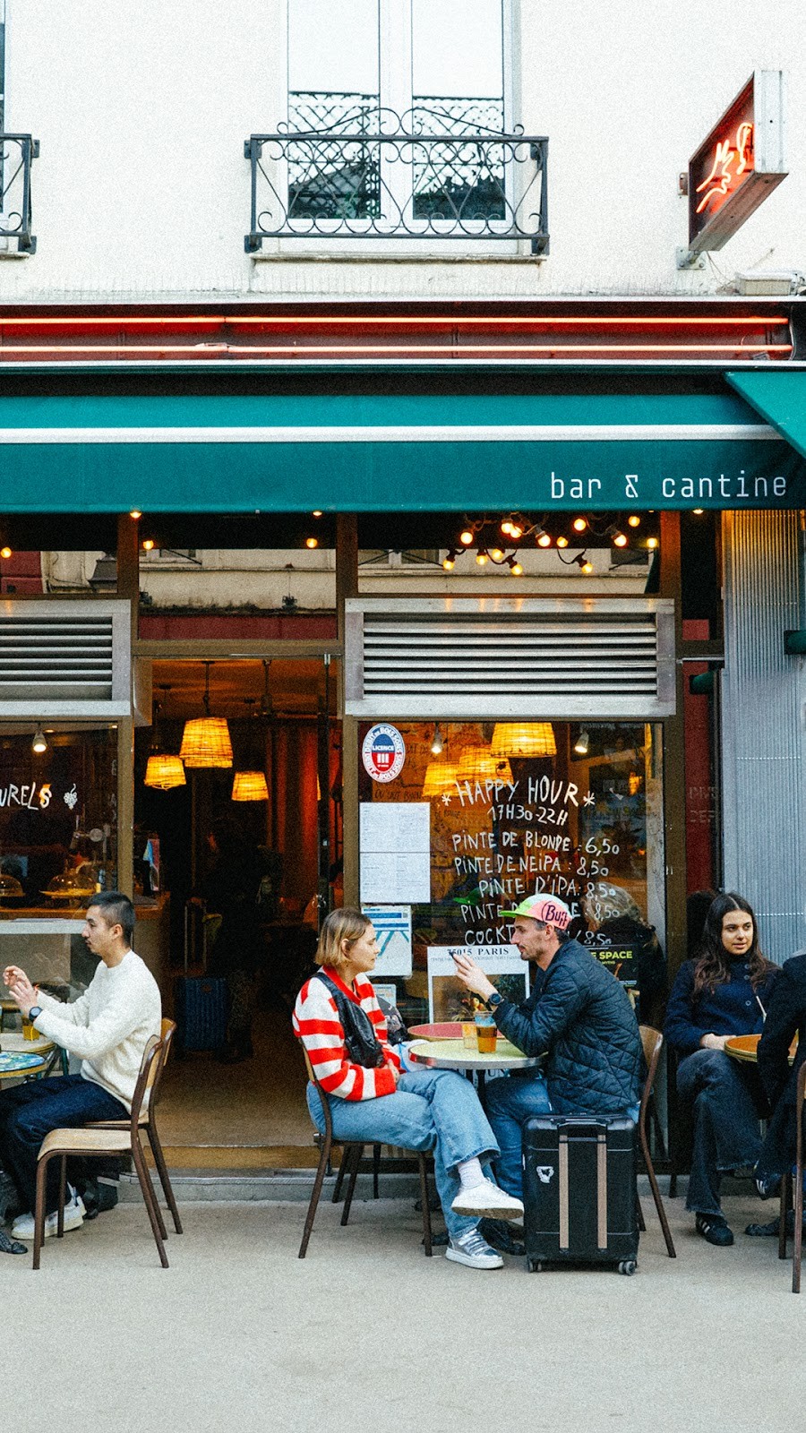 Armand Bar et Cantine: the place