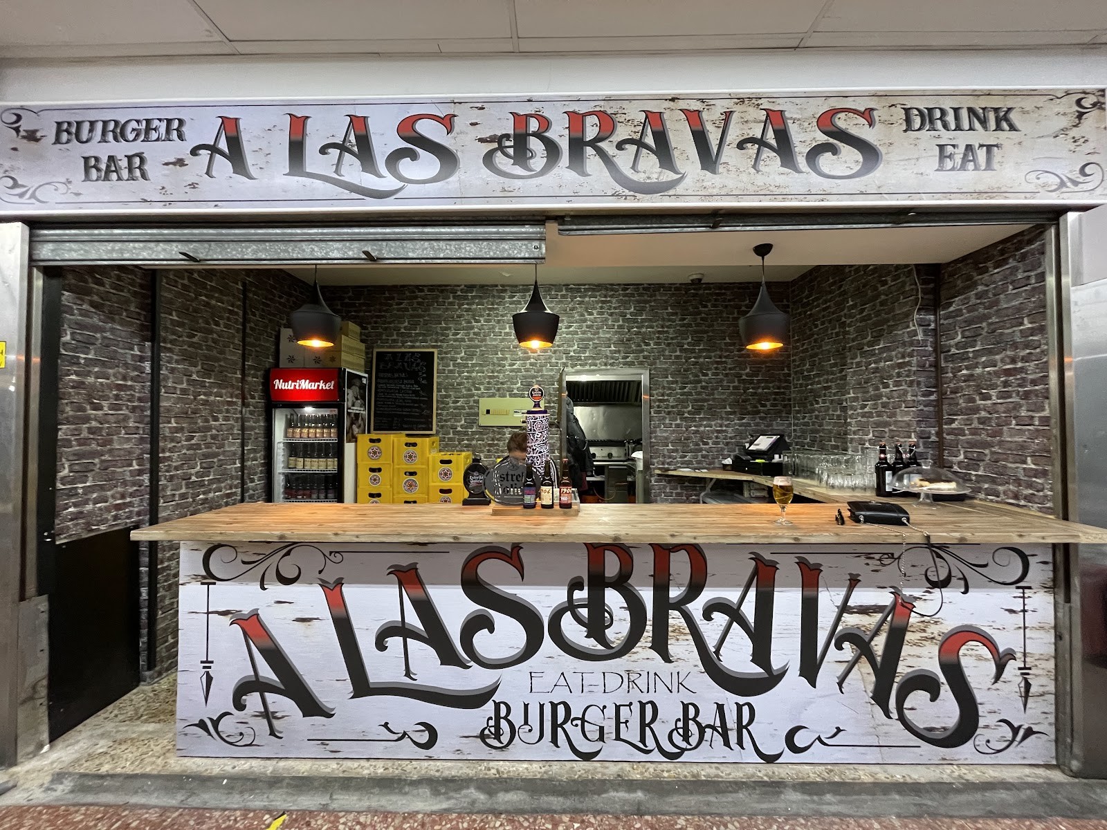 A las Bravas - Burger Bar Vallecas: the place