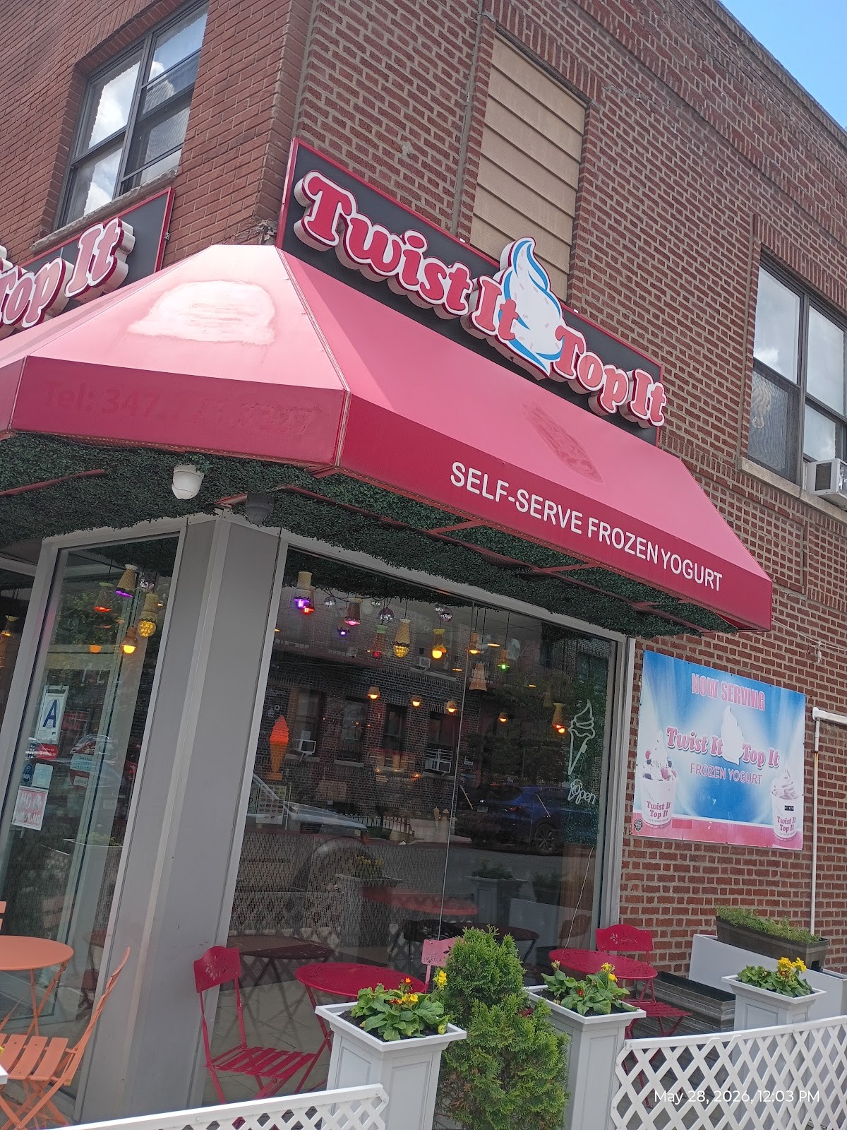 Twist It Top It Frozen Yogurt & Cafe: the place