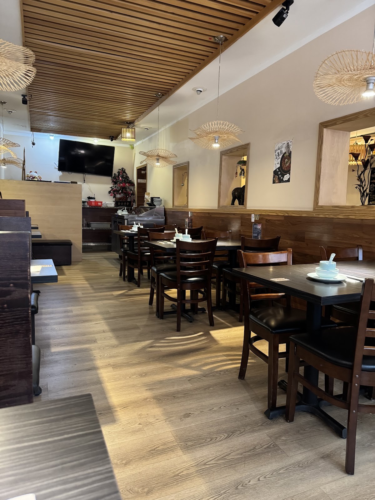 VegeDelight Vegetarian Restaurant Toronto 波羅蜜養生素食餐厅: the place