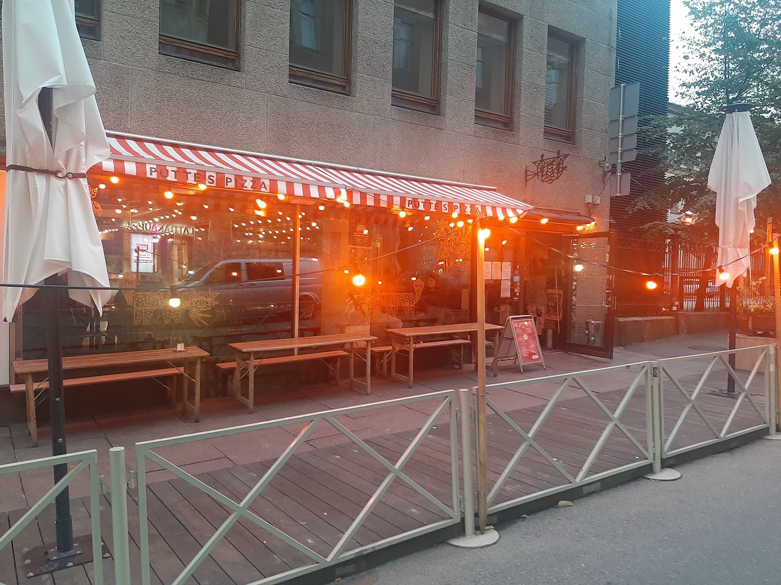 Putte's Bar & Pizza Kalevankatu: the place