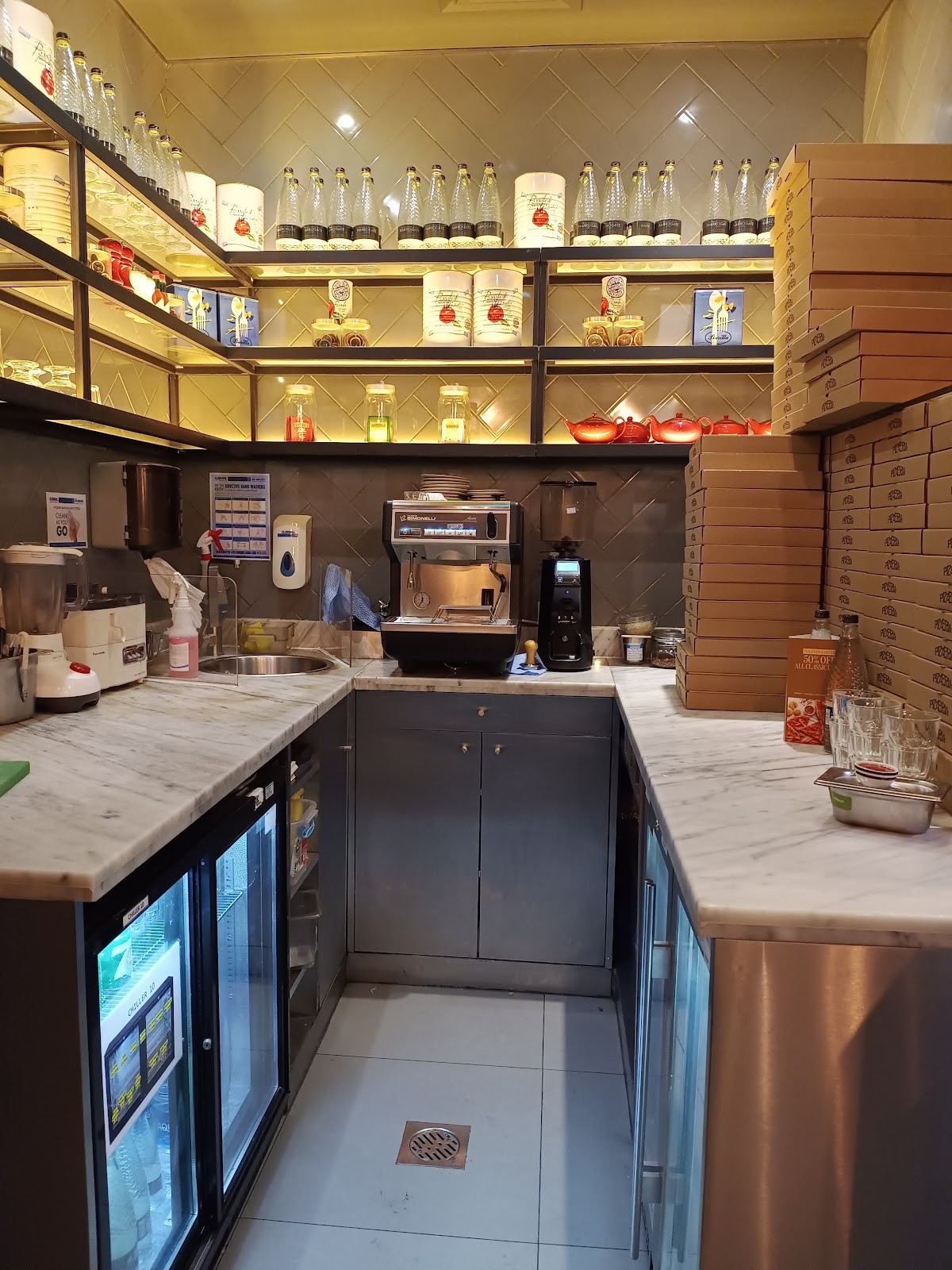 PizzaExpress, Bin Sougat Centre: the place