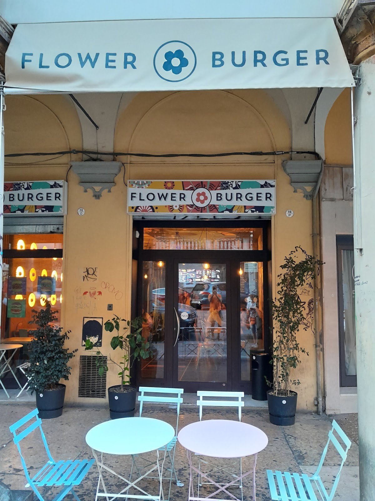 Flower Burger: the place