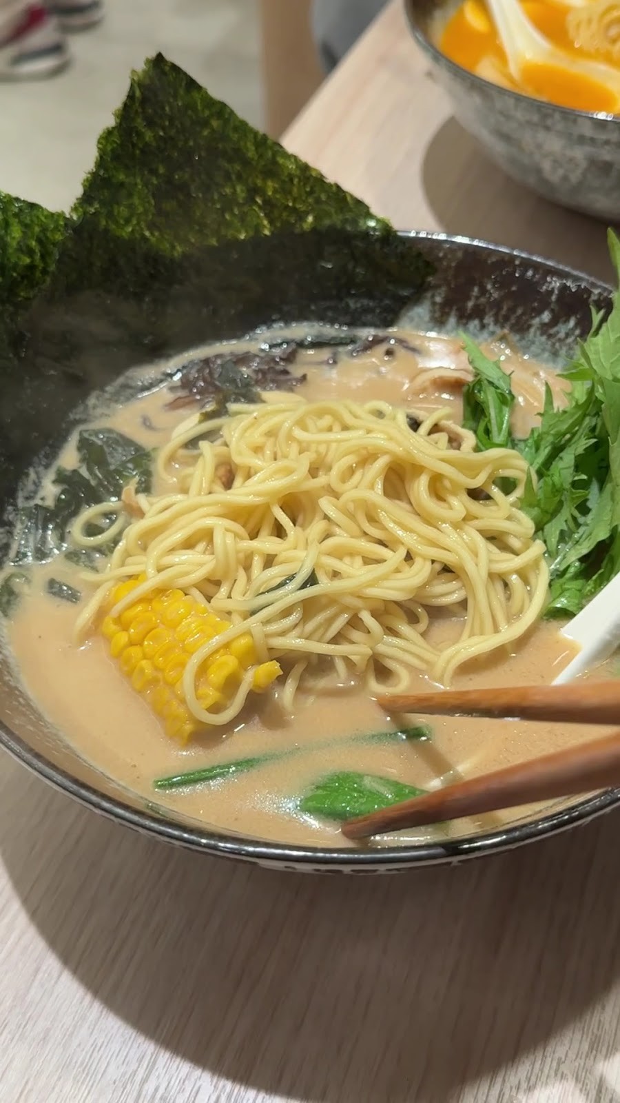 Root Ramen: food & drinks