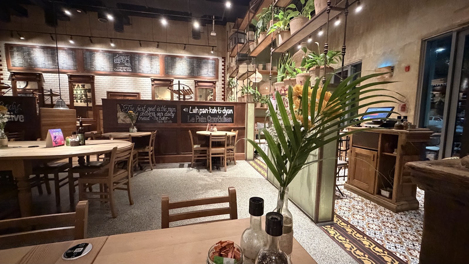 Le Pain Quotidien: the place