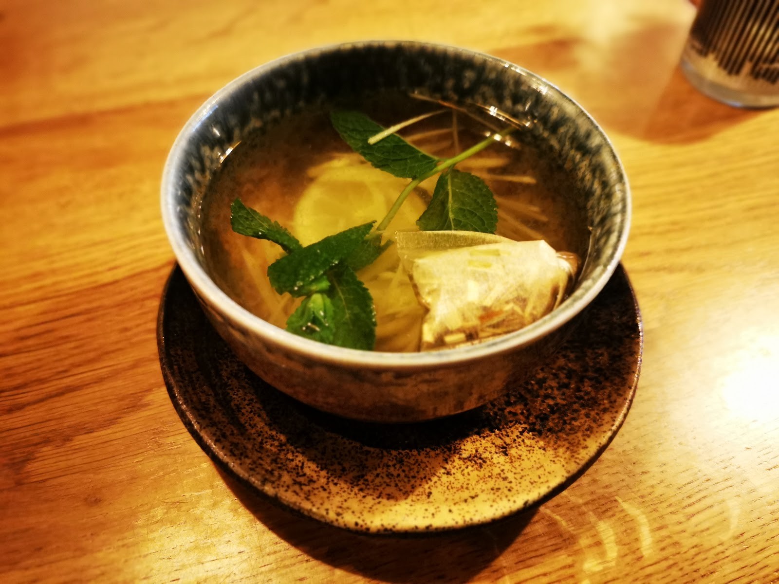 TA Vegan House Altona: food & drinks