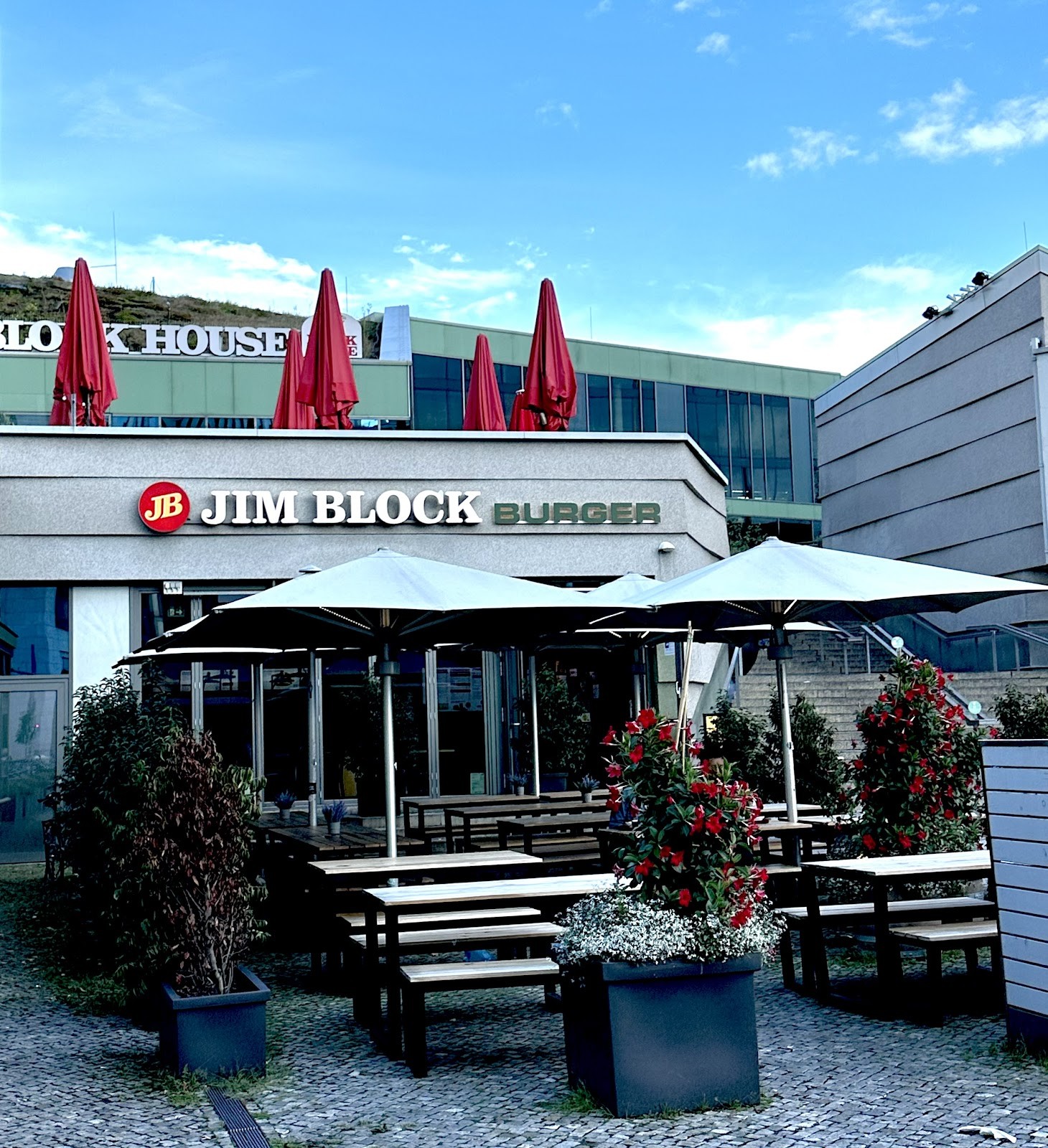 Jim Block Burgers: the place