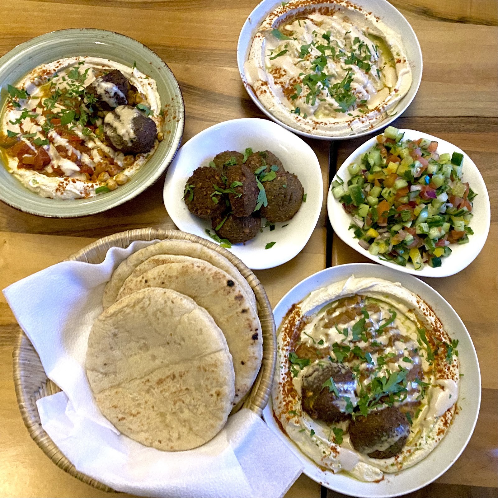 Hummus Küch': food & drinks
