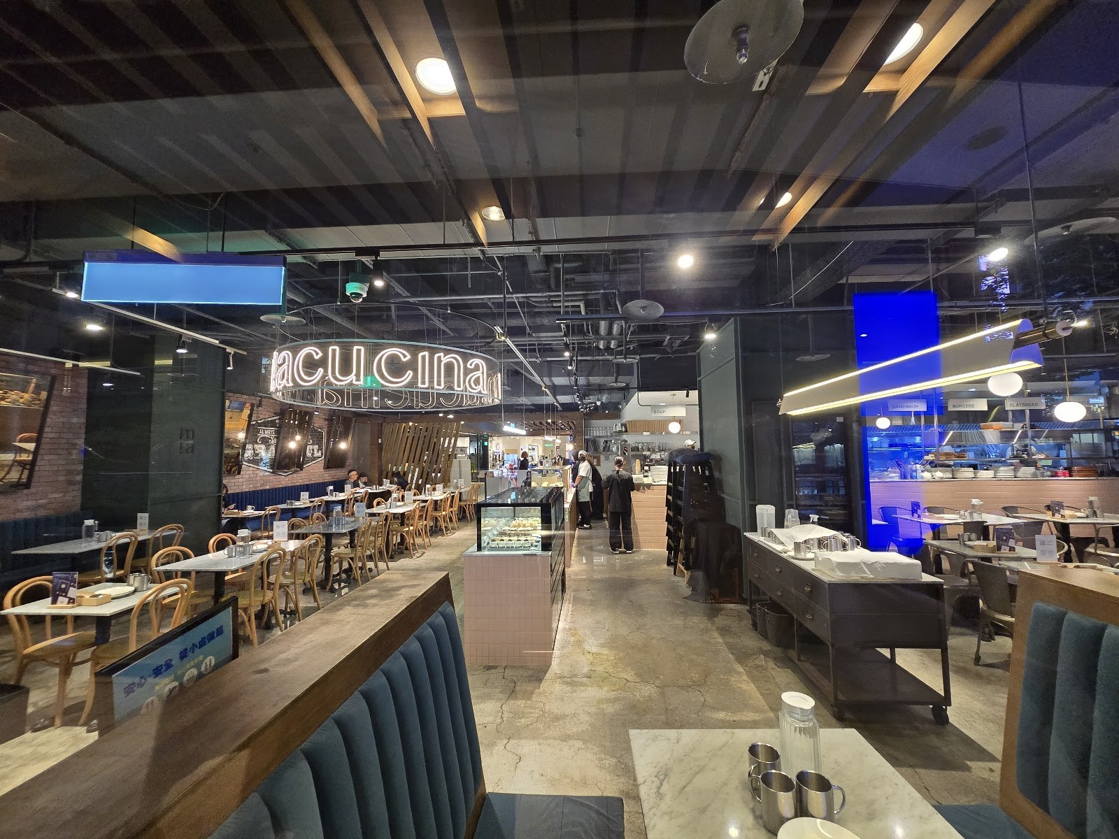 Miacucina信義店: the place