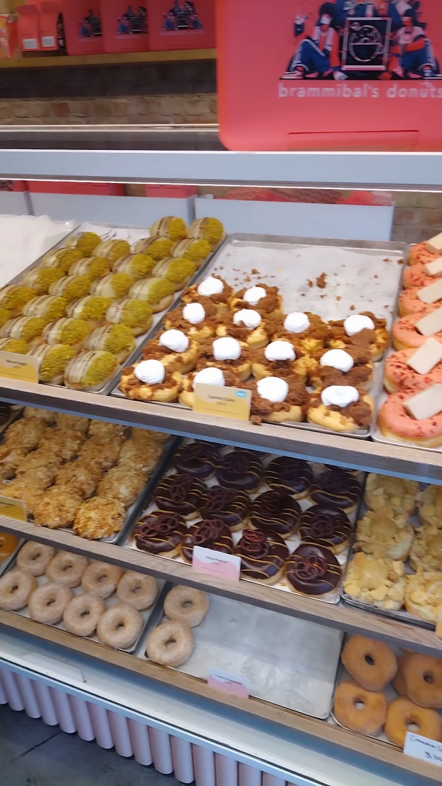 Brammibal's Donuts: food & drinks