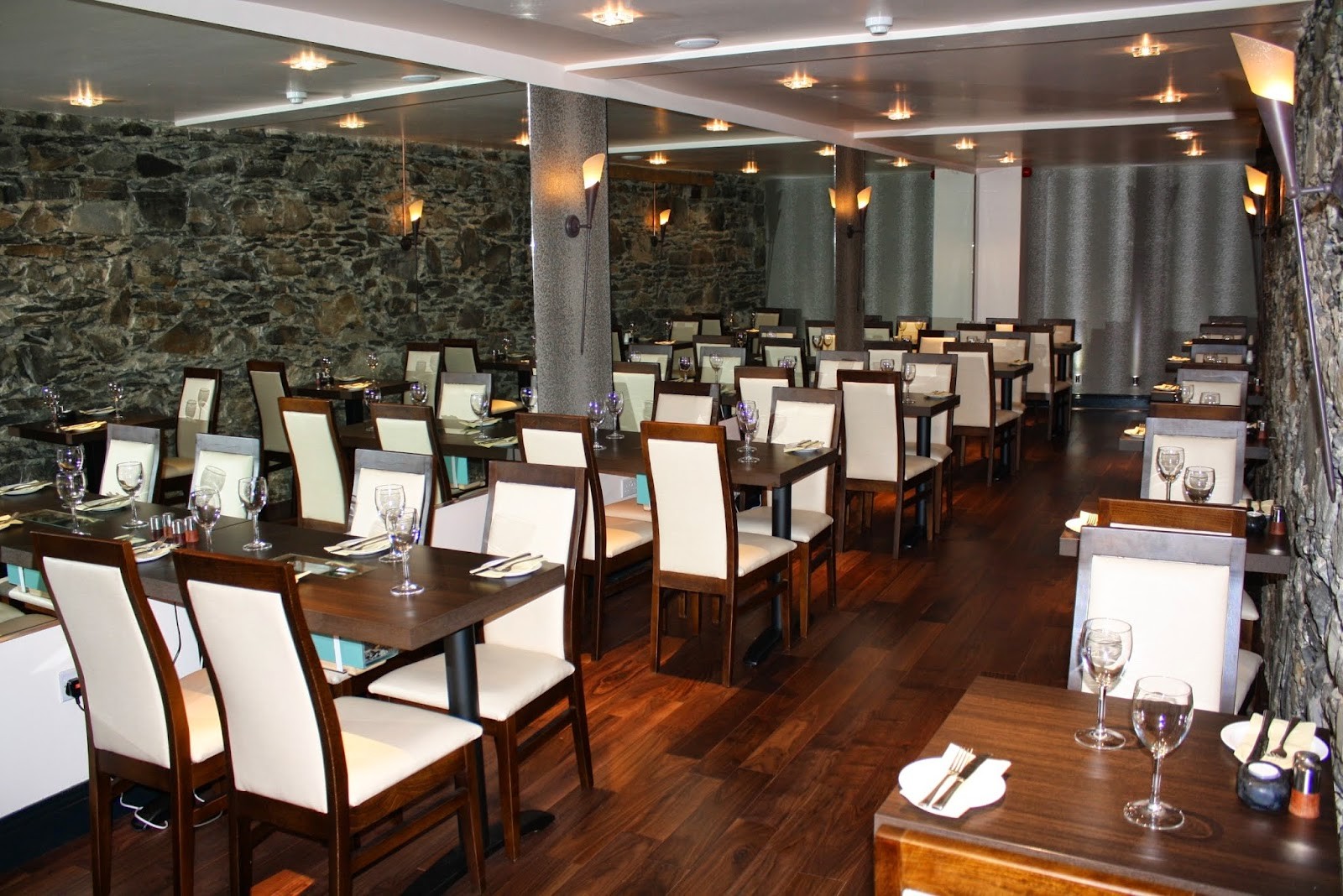 La Caverna Restaurant and Wine Bar: the place