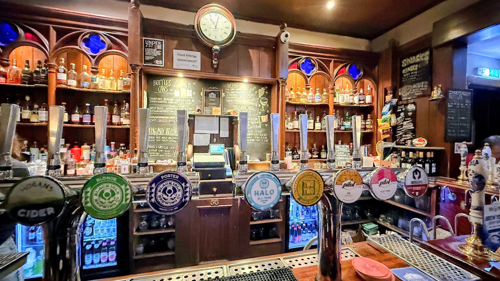 Cloisters Bar: the place