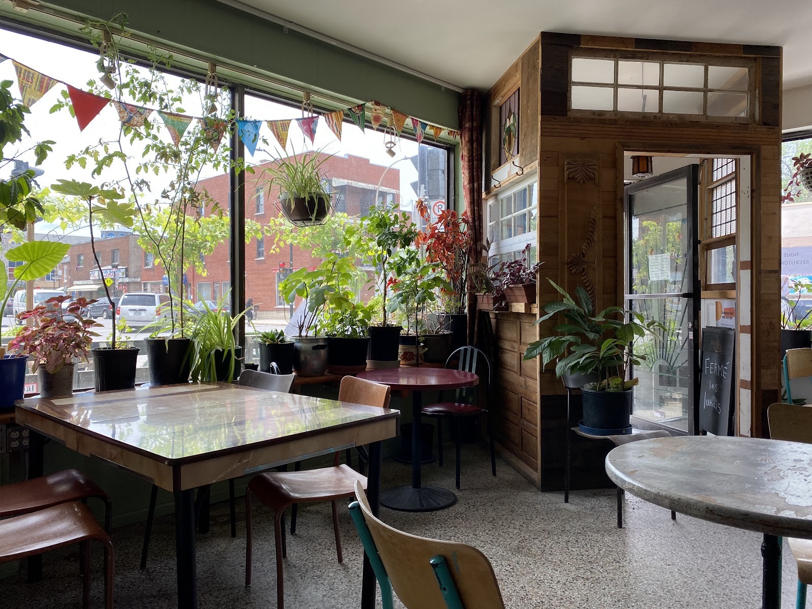 Café La Place Commune: the place