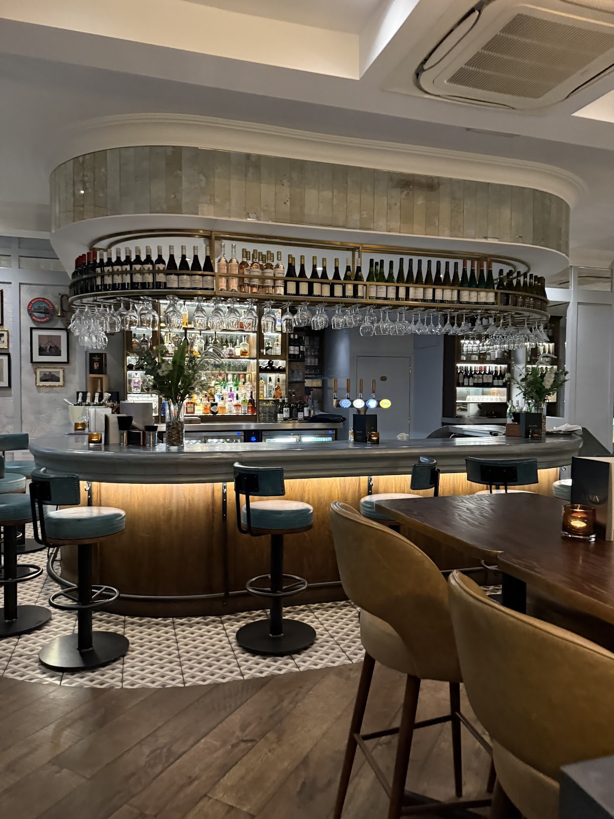 Lasan Indian Restaurant & Cocktail Bar: the place