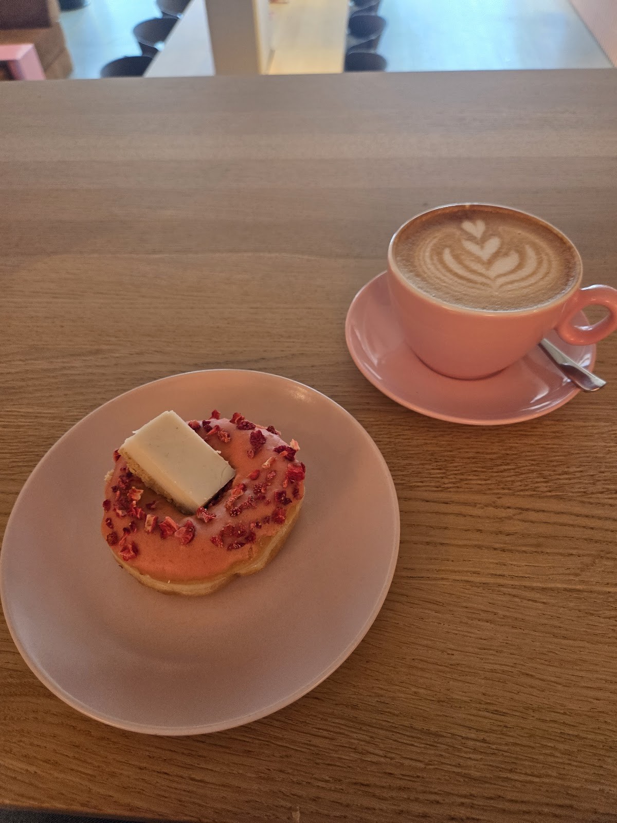 Brammibal's Donuts: food & drinks