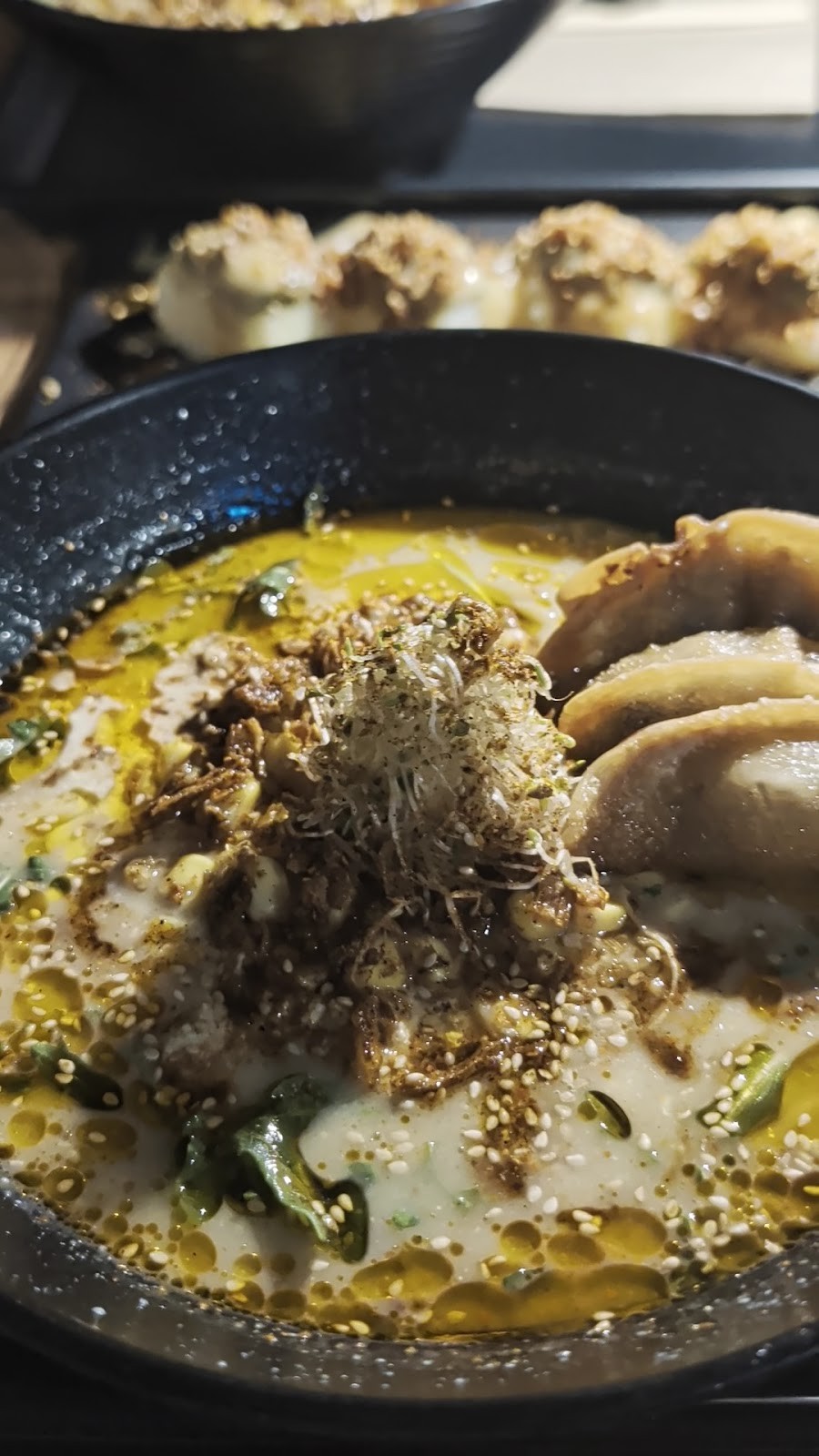 REDWHITE BONELESS RAMEN: food & drinks