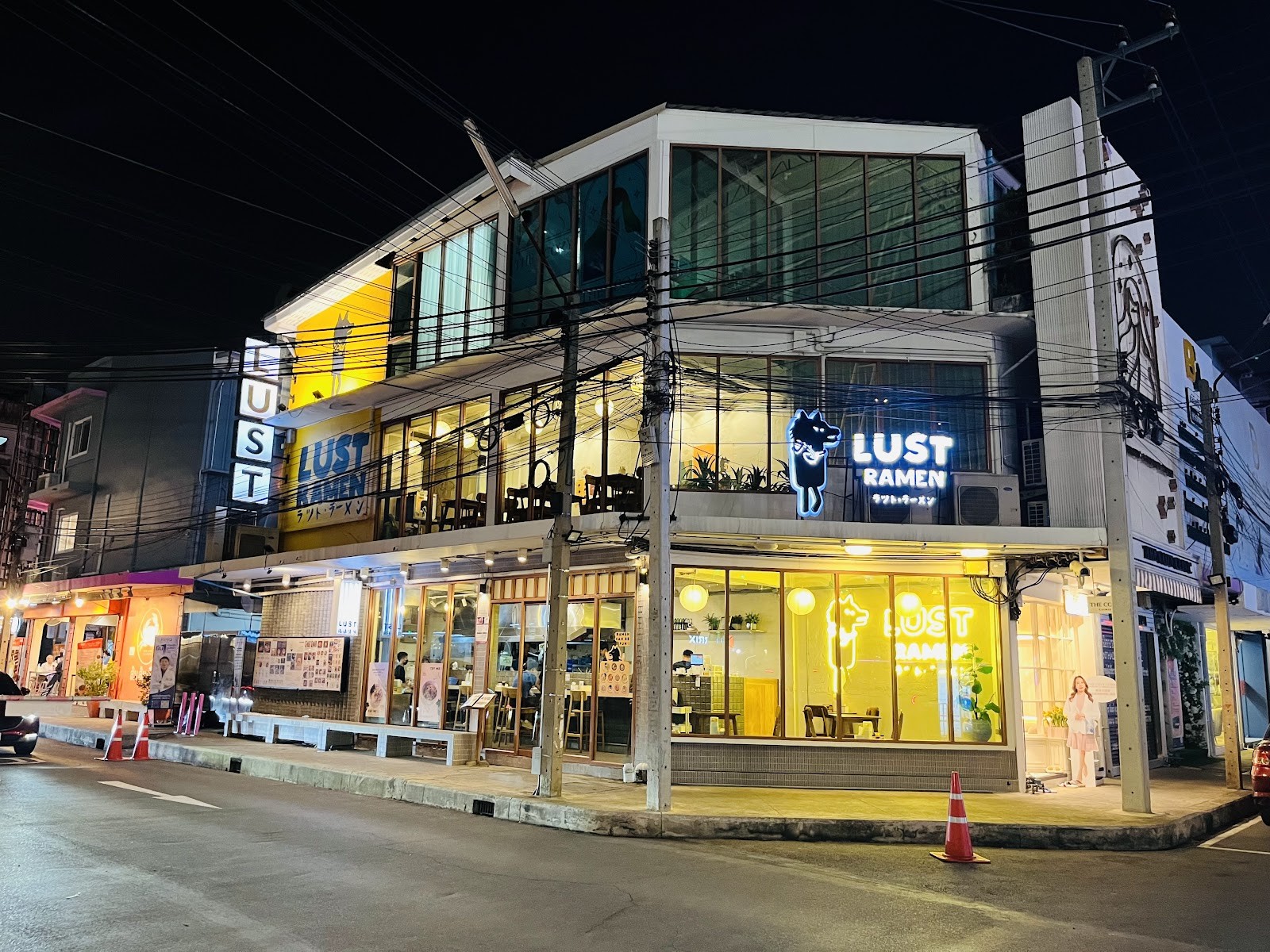 Lust Ramen @Banthat Thong: the place