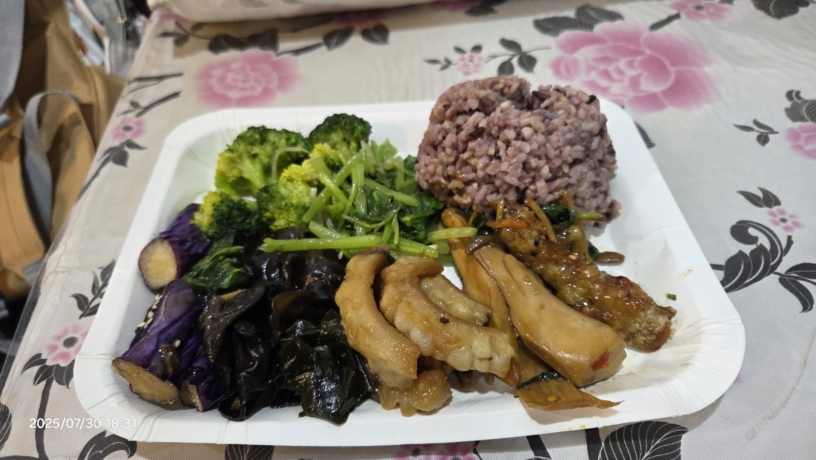 Yuan Tong 圓通素食館: food & drinks