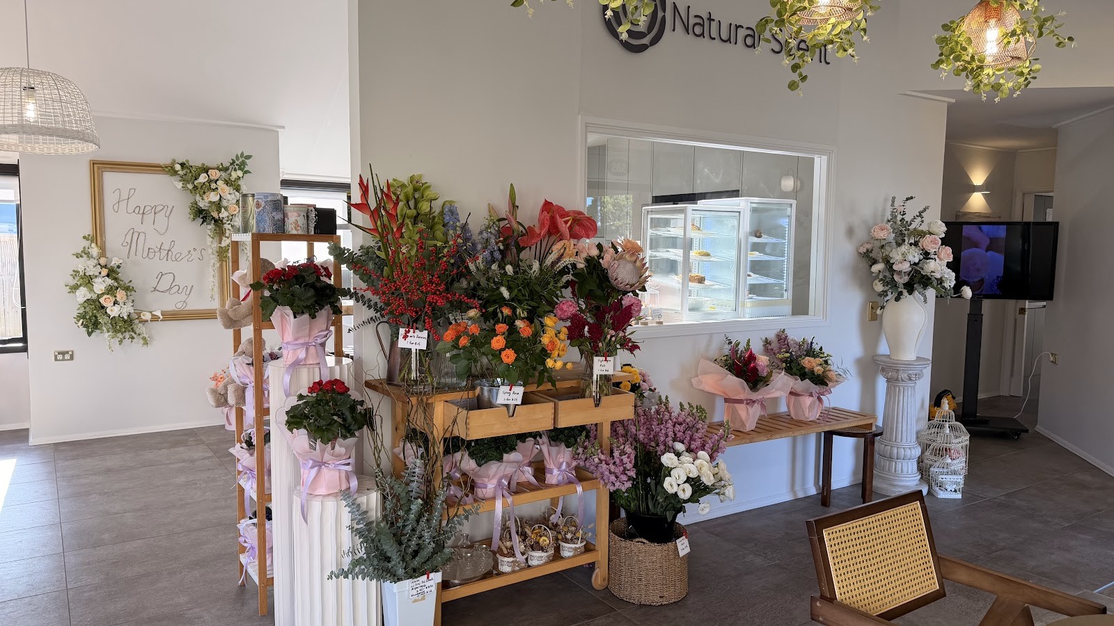 Natural Scent Flowers and Tea House: the place