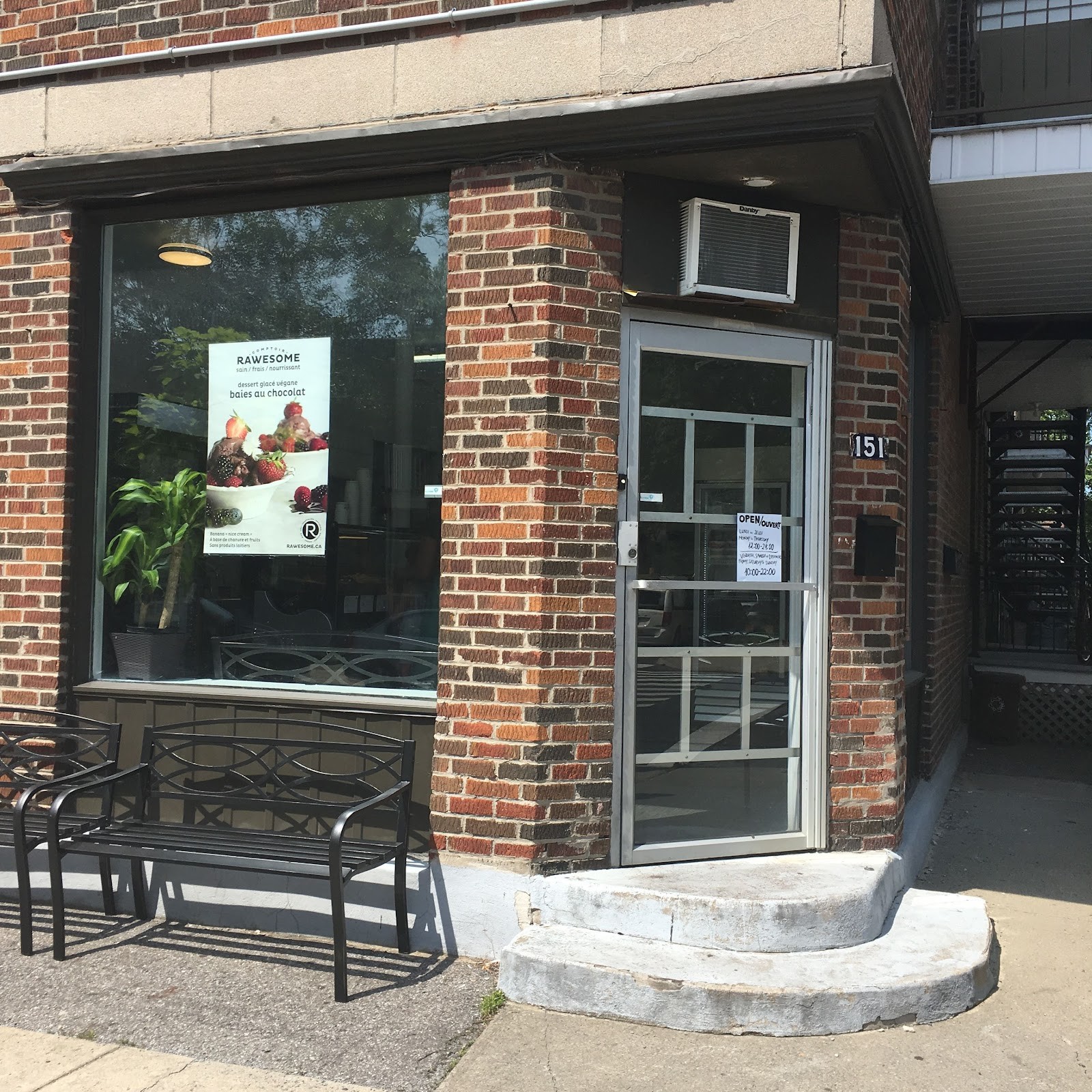 Rawesome Cafe: the place