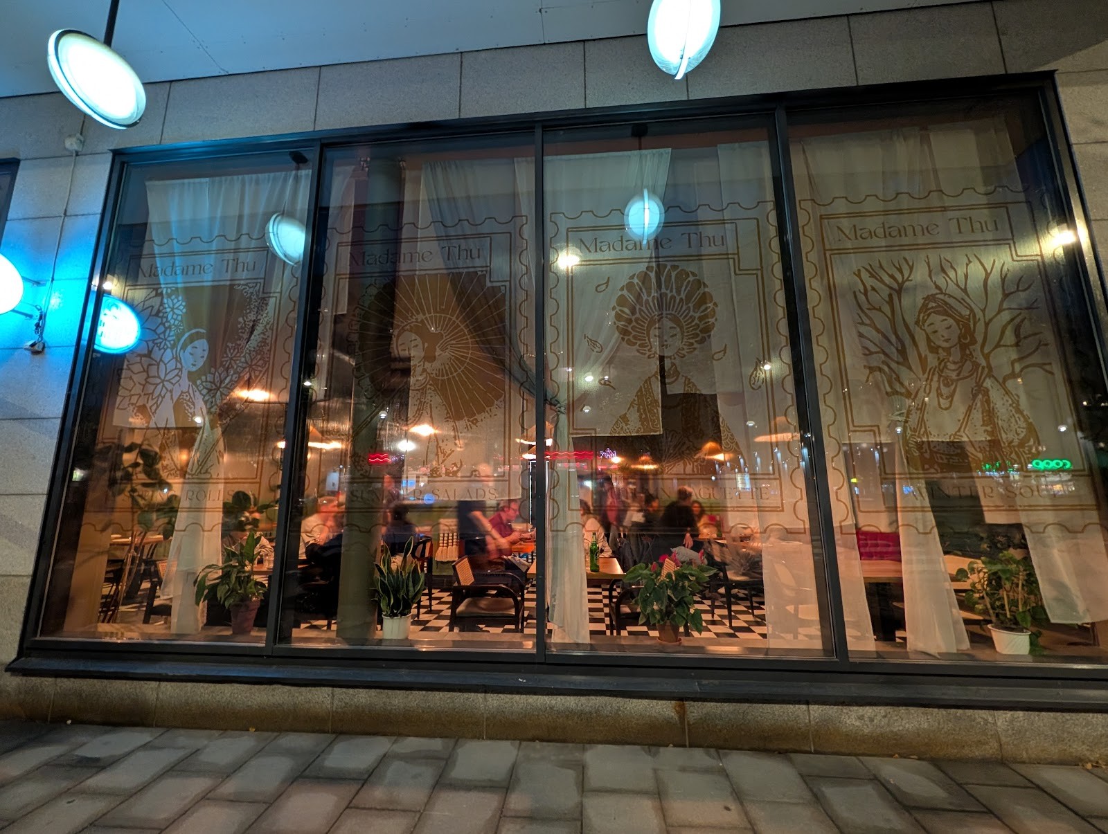 Madame Thu: the place
