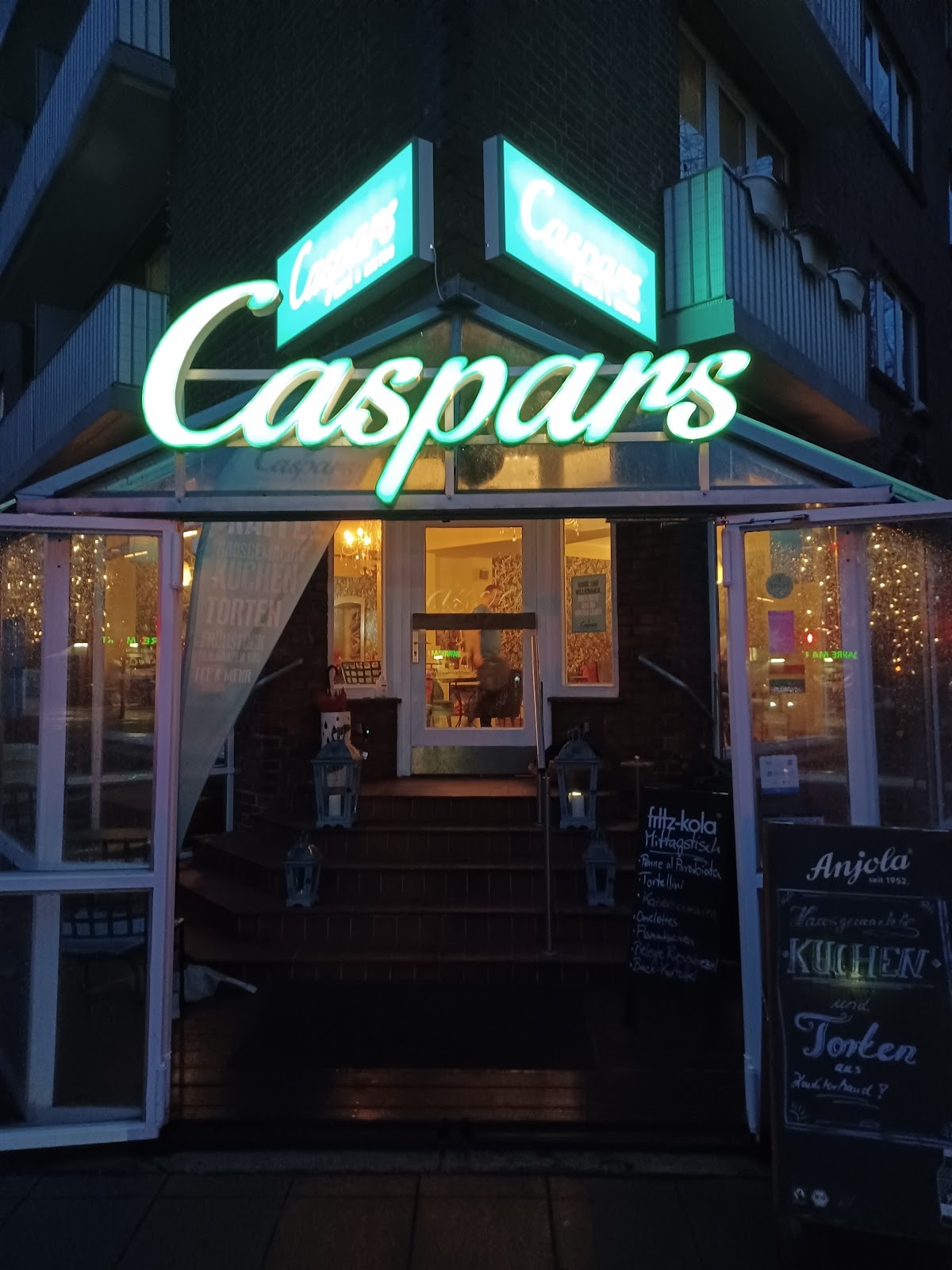 Caspars Café & Bistro: the place