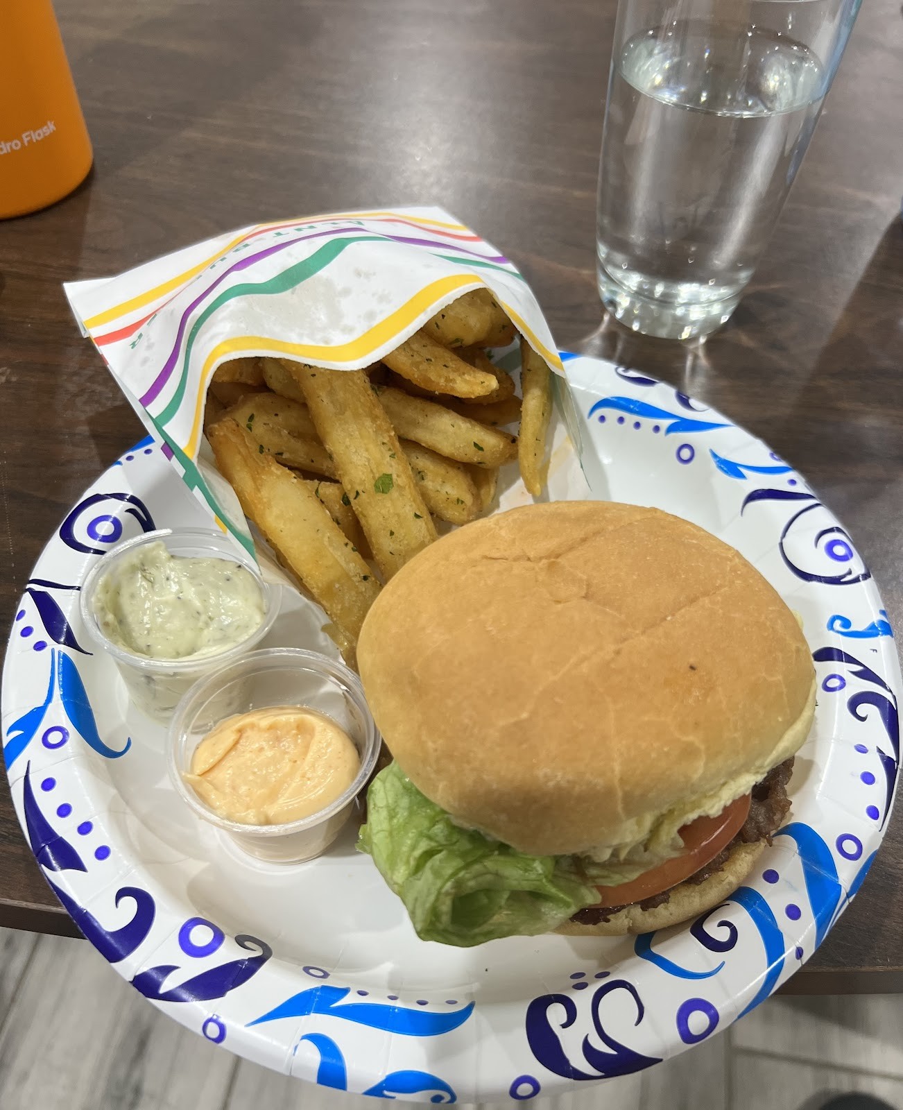 PLNT Burger: food & drinks