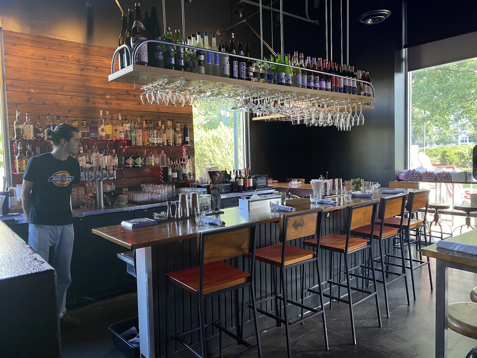 Glo Noodle House: the place