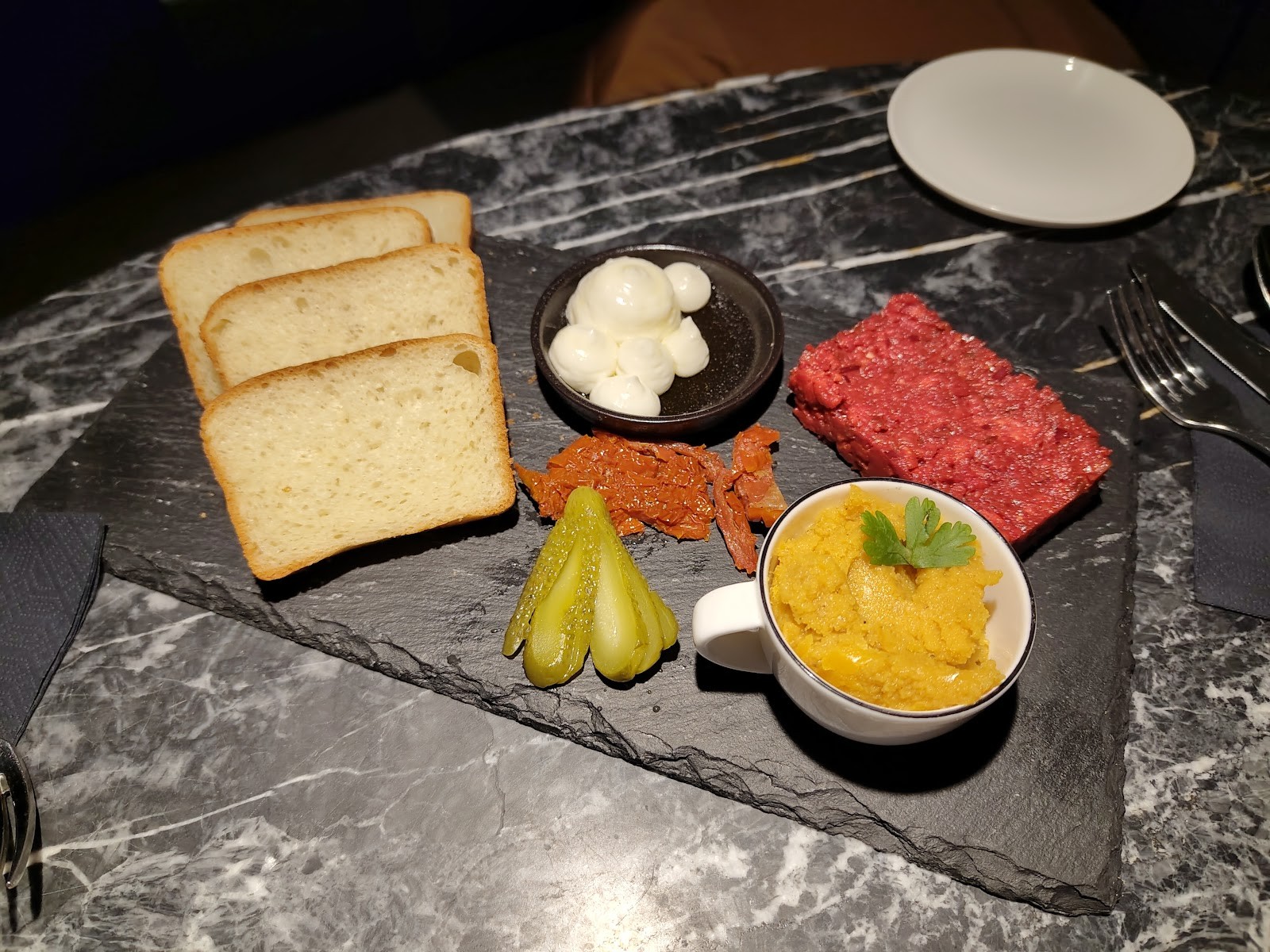 Vaust Bar & Restaurant: food & drinks