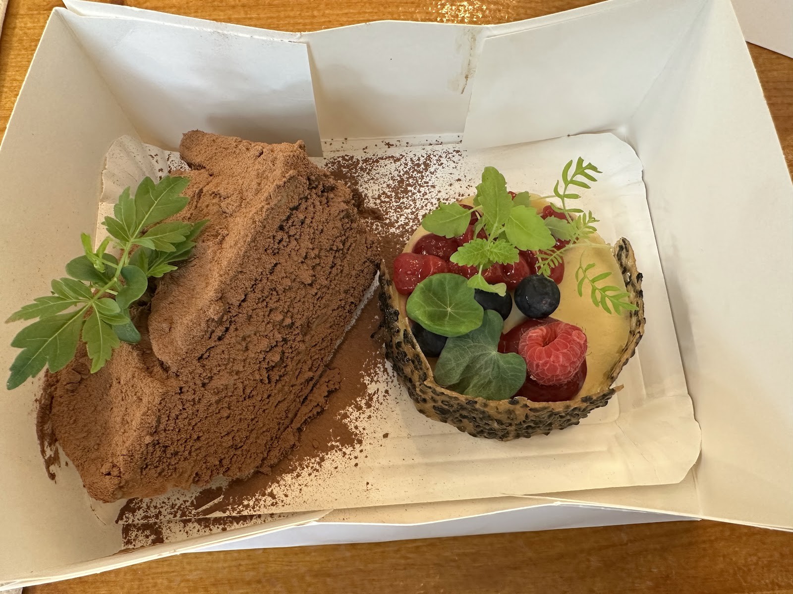 Gupi Vegan Pastry: food & drinks