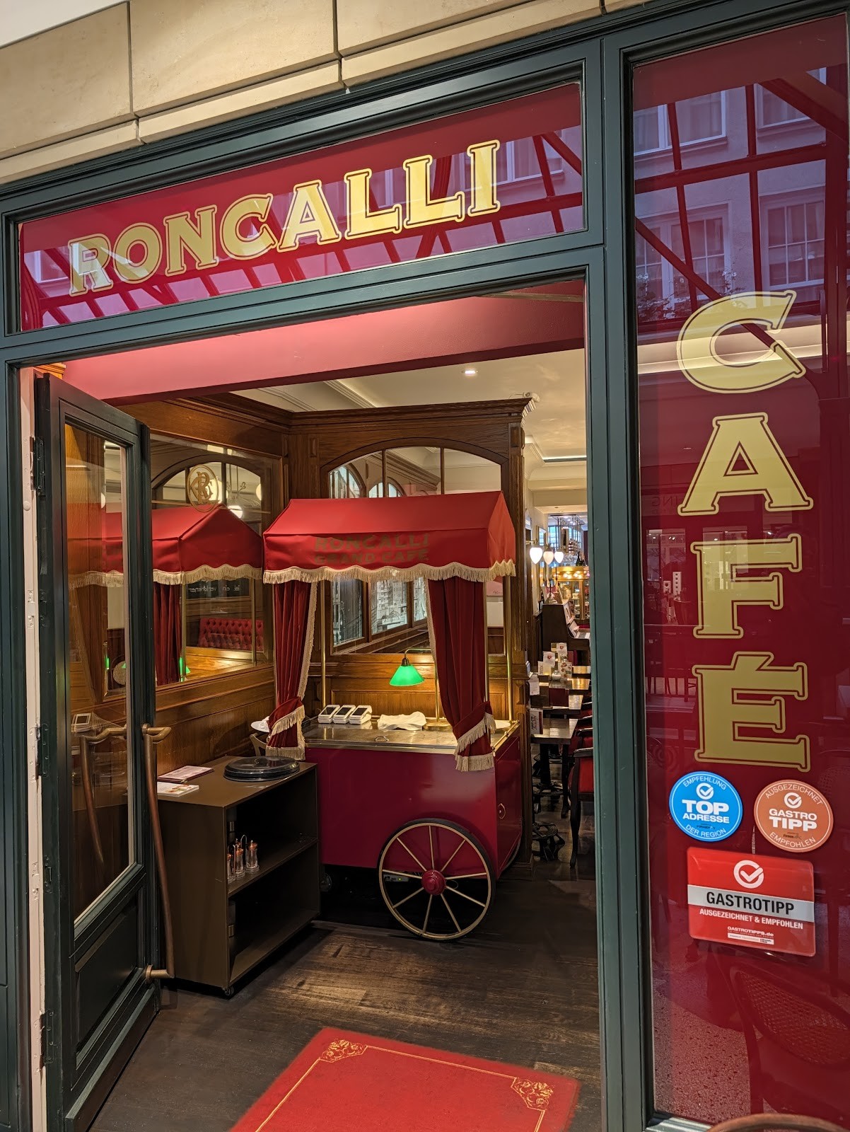 Roncalli Grand Café: the place