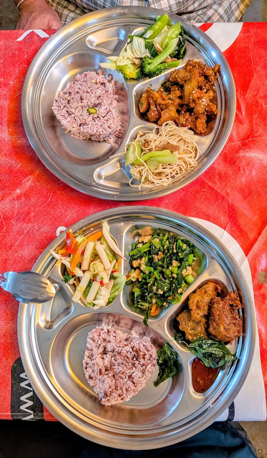 สุขใจ มังสวิรัติ สาขา 2 (Vegetarian): food & drinks