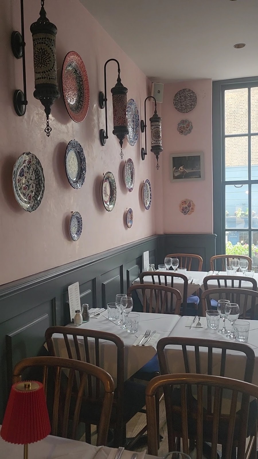 La Farola Cafe &Bistro: the place