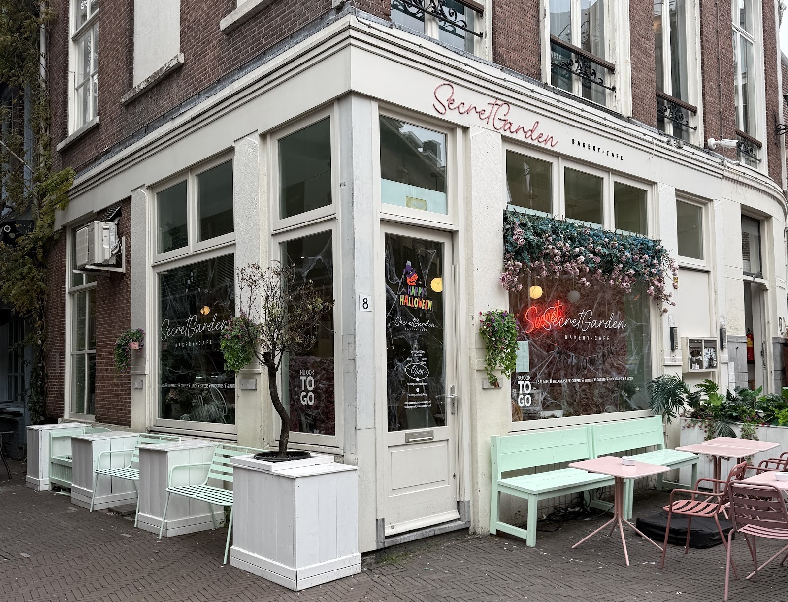 Secret Garden Bakery: the place