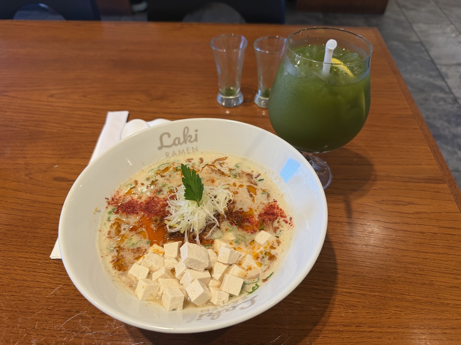 Laki RAMEN: food & drinks