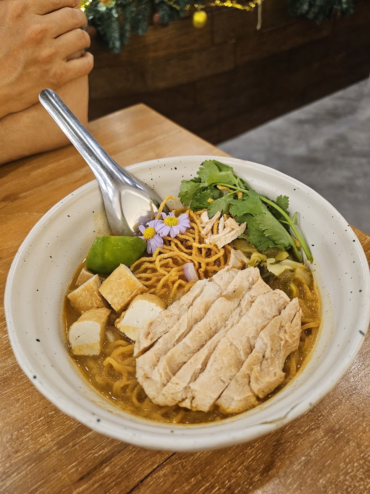 Kem-Kon Vegan Phahurat: food & drinks