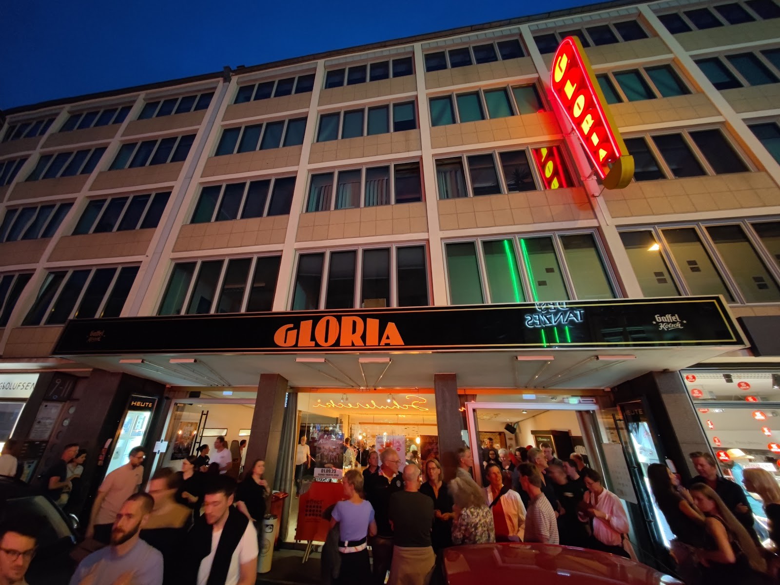 Gloria-Theater: the place