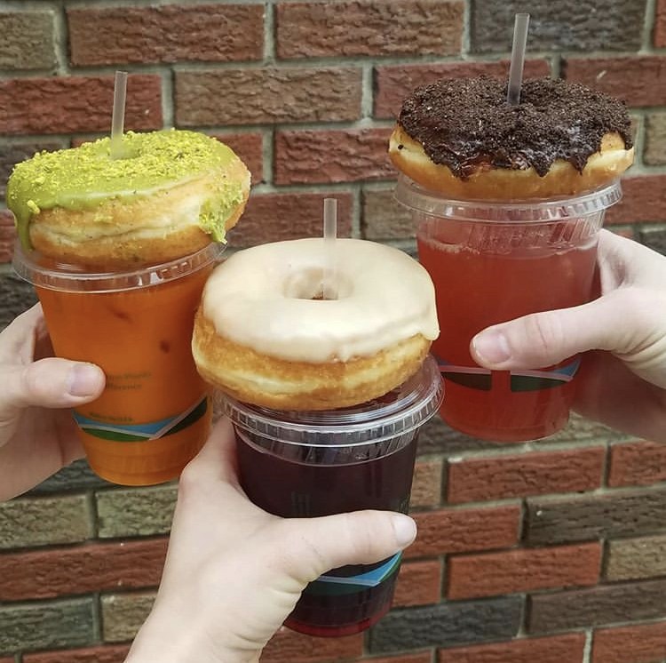 Dottie's Donuts: food & drinks
